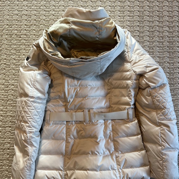 North Face Winter Jacket- Size M - Picture 8 of 8